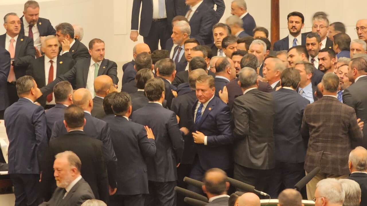 Meclis'te Akın Gürlek kavgası: Osman Gökçek sahnede 1